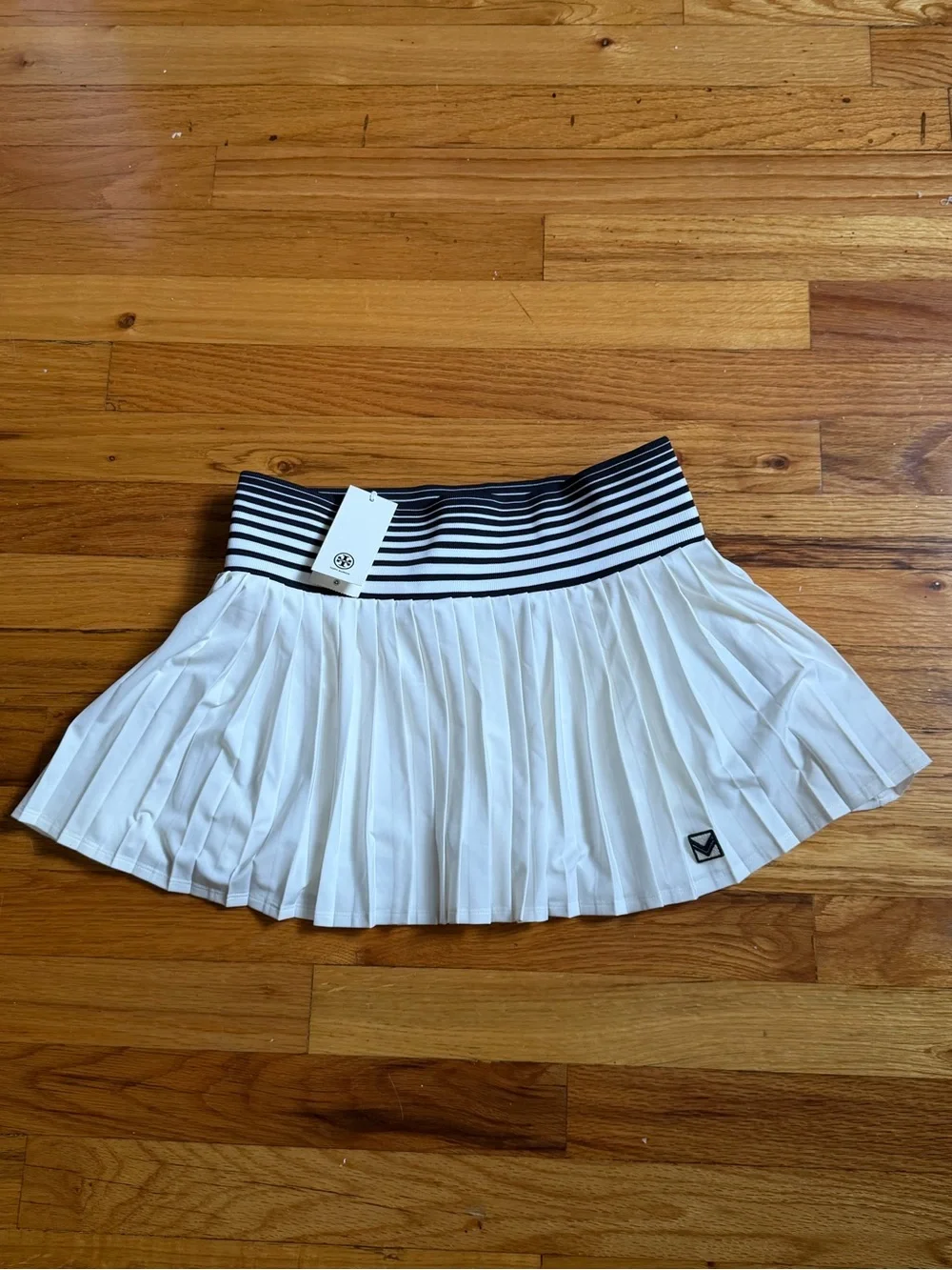 NWT Tory Burch Performance Jersey Tennis Skirt XS – Snow White/Tory Navy